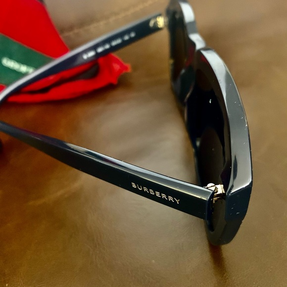 BURBERRY Sun Glasses - Picture 3 of 4